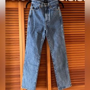 NWT Khaite Abigail High Rise Straight Leg denim jeans. Size 23